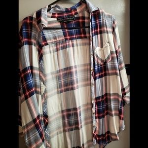 Plaid button up➡️5/20⬅️